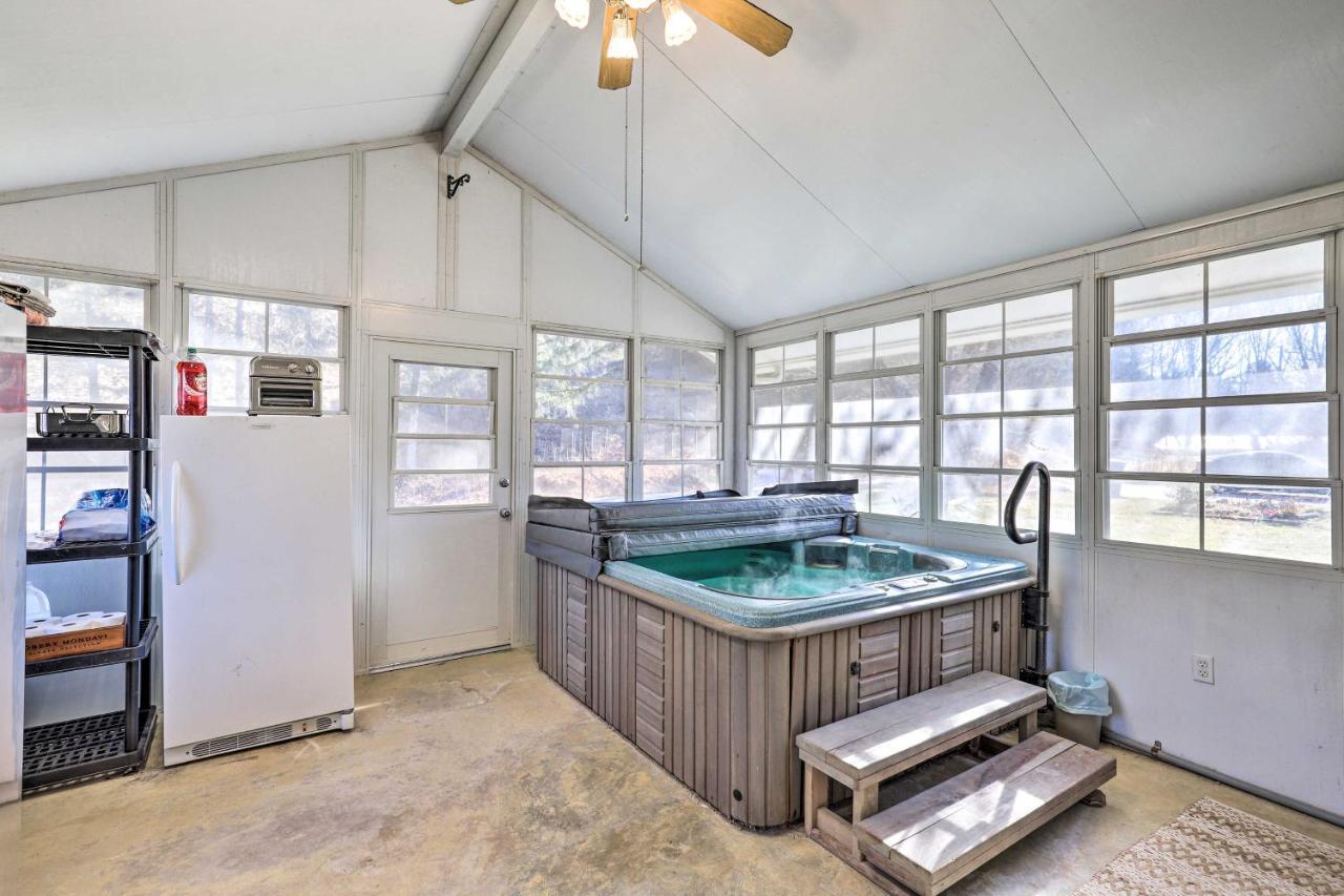 Blue Ridge Mountain Escape With Hot Tub, Grill! Villa Brevard Exterior foto